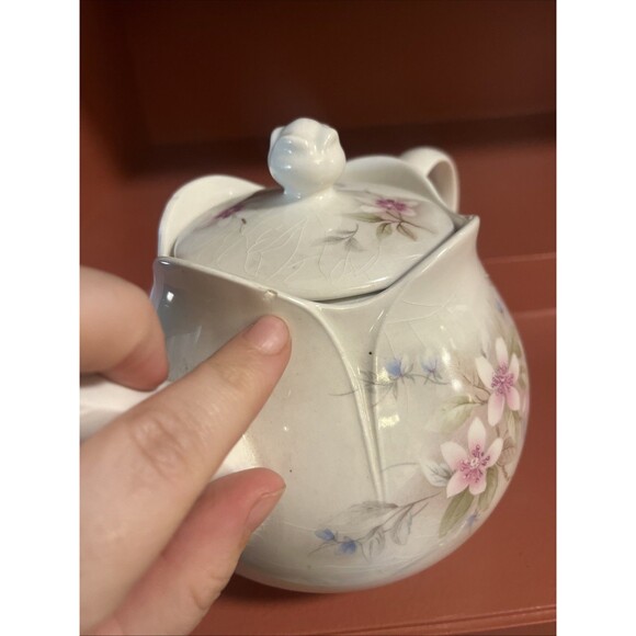 Vintage Sadler Floral Pattern Teapot Vintage, Made in England White Pink Blue - Picture 7 of 7